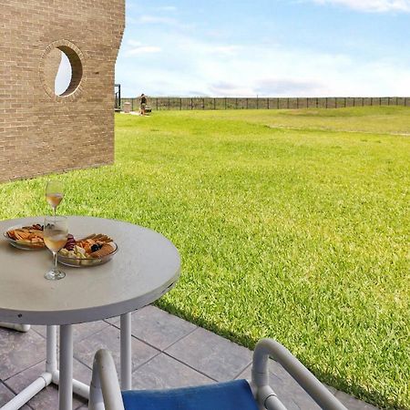 Ground Floor Beachfront Beauty! Steps To The Beach And Pool South Padre Island Rum bild