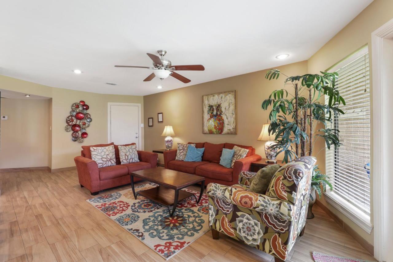 Ground Floor Beachfront Beauty! Steps To The Beach And Pool South Padre Island Exteriör bild