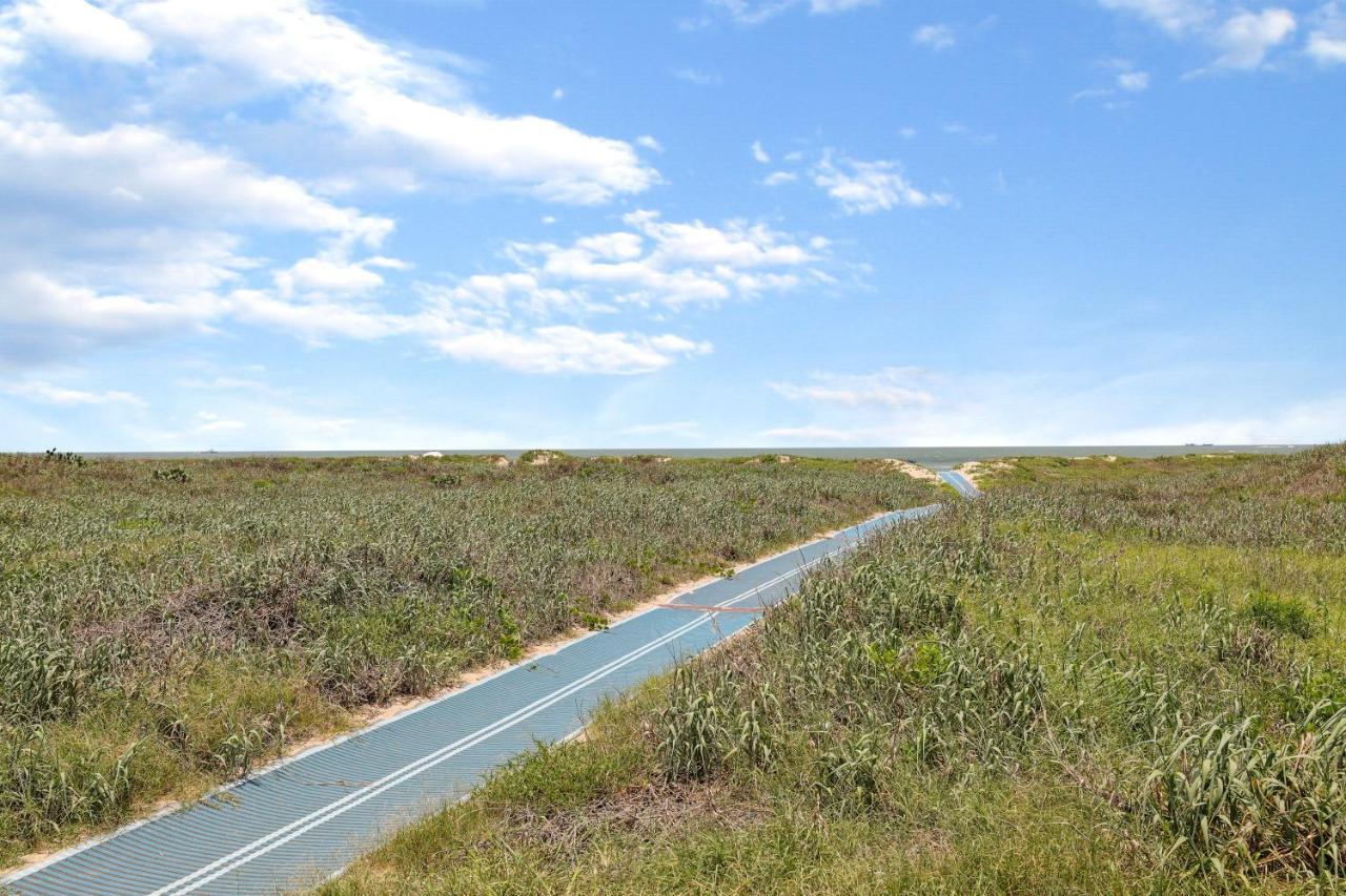 Ground Floor Beachfront Beauty! Steps To The Beach And Pool South Padre Island Exteriör bild
