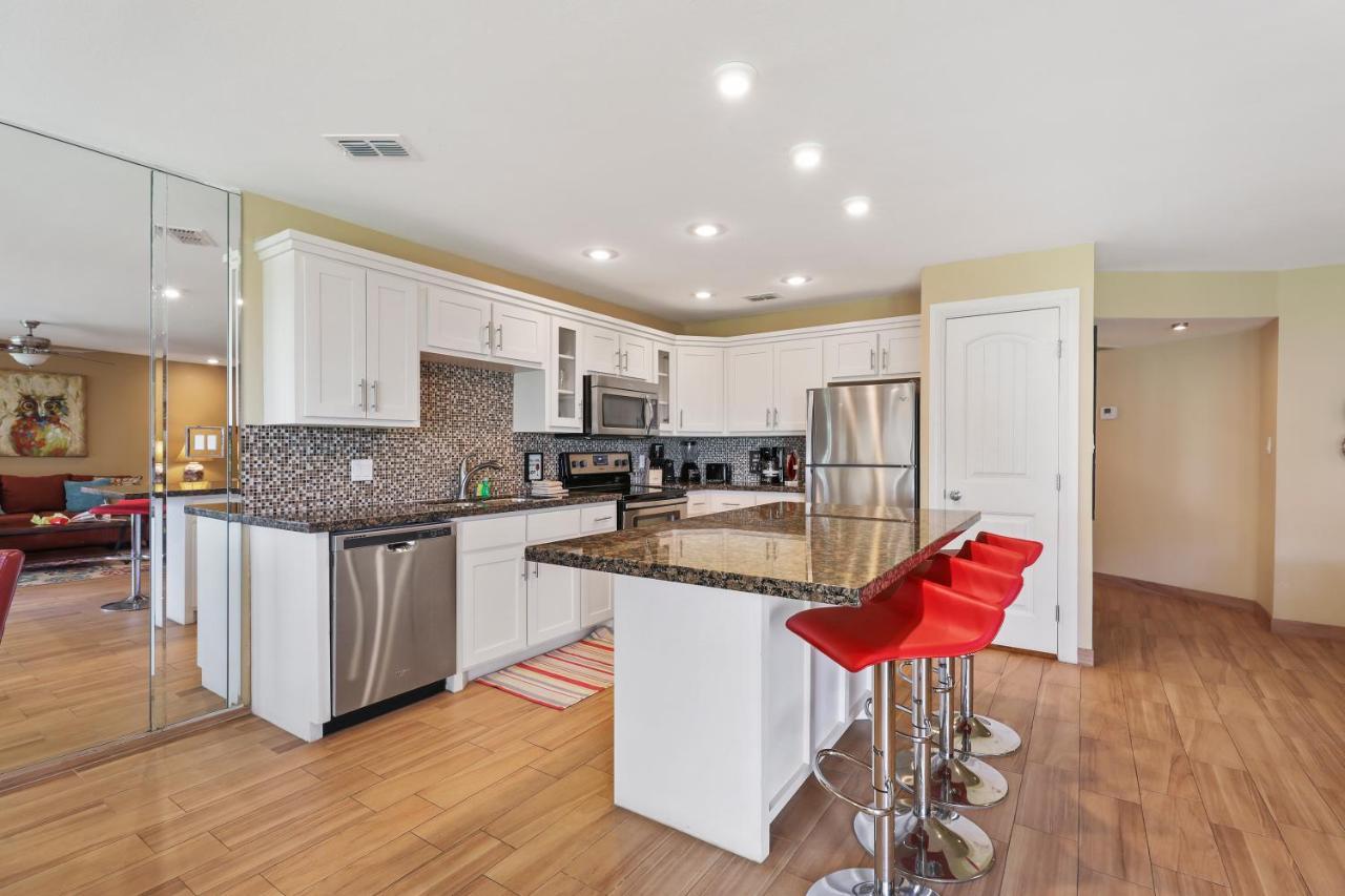 Ground Floor Beachfront Beauty! Steps To The Beach And Pool South Padre Island Exteriör bild