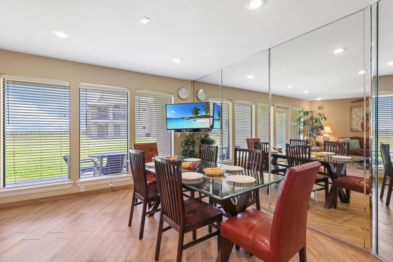 Ground Floor Beachfront Beauty! Steps To The Beach And Pool South Padre Island Exteriör bild