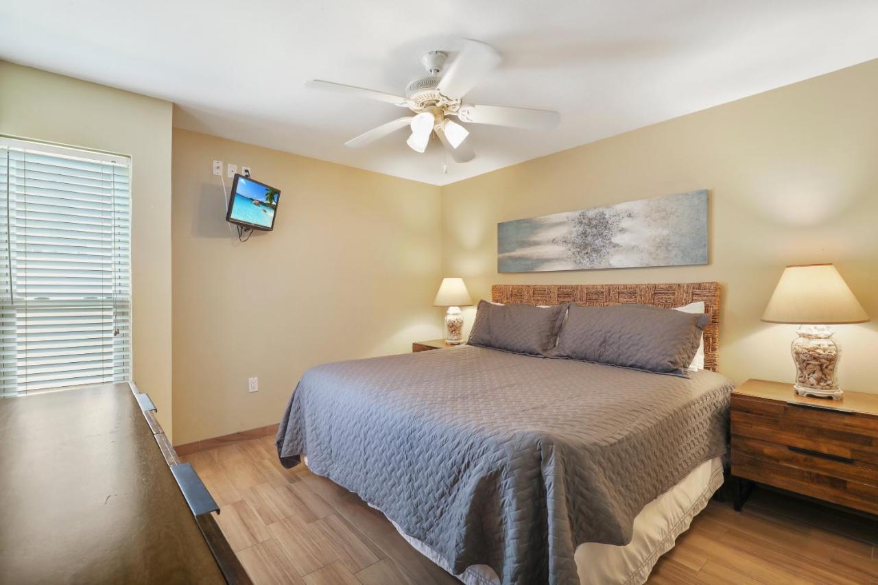 Ground Floor Beachfront Beauty! Steps To The Beach And Pool South Padre Island Exteriör bild