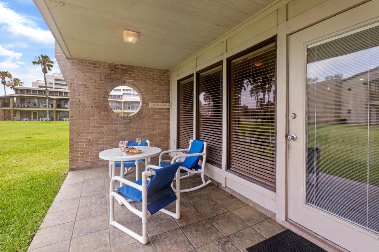 Ground Floor Beachfront Beauty! Steps To The Beach And Pool South Padre Island Exteriör bild