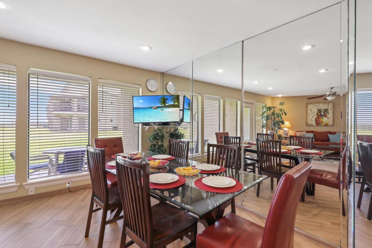 Ground Floor Beachfront Beauty! Steps To The Beach And Pool South Padre Island Exteriör bild