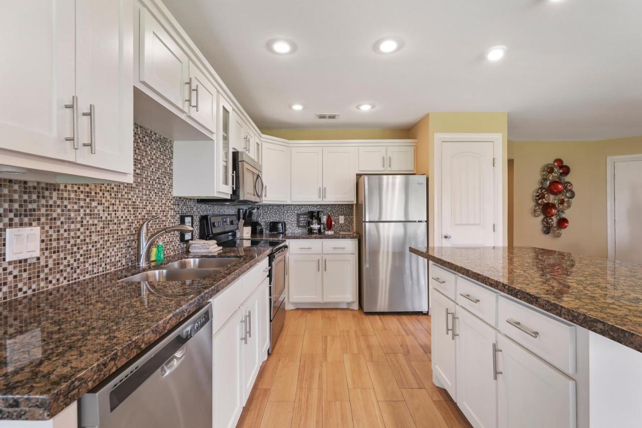 Ground Floor Beachfront Beauty! Steps To The Beach And Pool South Padre Island Exteriör bild